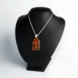 Srebrny wisior z bursztynem Srebrny wisior z bursztynem